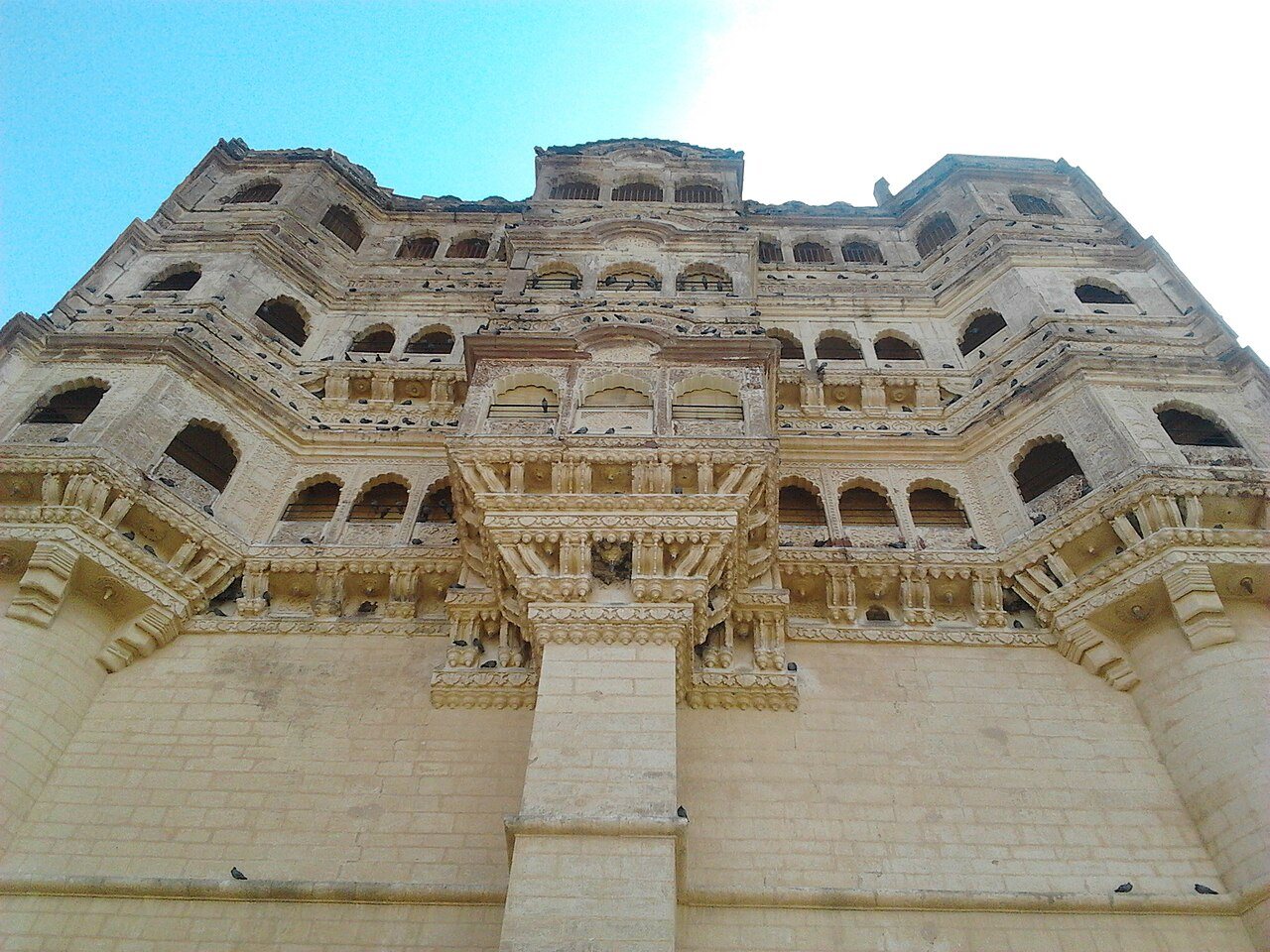 Towering battlements and ornate jharokhas of Mehrangarh Fort in Jodhpur